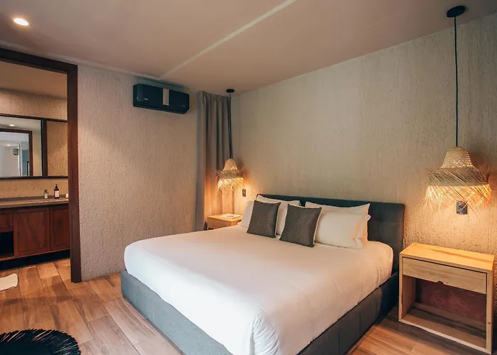 Appartement Luxurious Oasis Jacuzzi With Art Gallery And Pool
