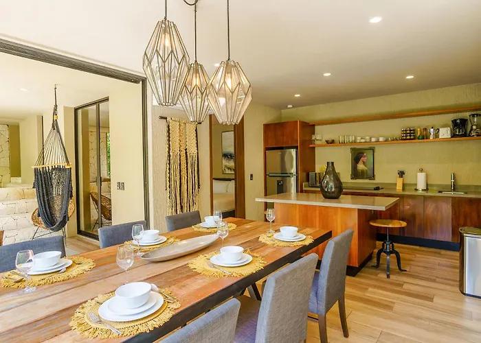 Luxurious Oasis Jacuzzi With Art Gallery And Pool Appartement