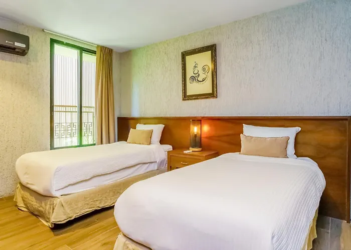 Luxurious Oasis Jacuzzi With Art Gallery And Pool Appartement