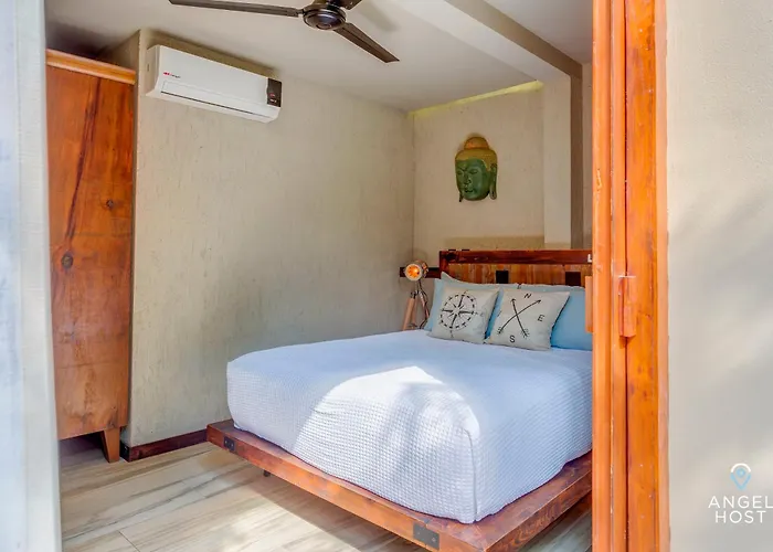 Luxurious Oasis Jacuzzi With Art Gallery And Pool *