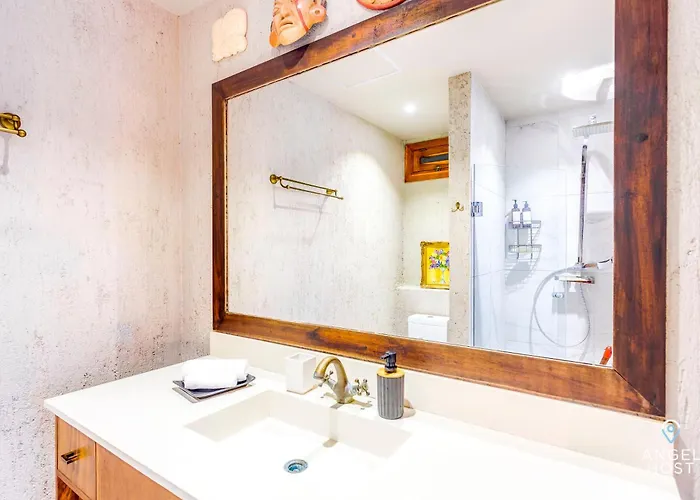 Appartement Luxurious Oasis Jacuzzi With Art Gallery And Pool *