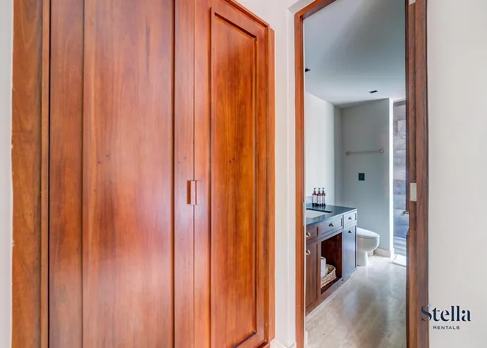 Luxurious Oasis Jacuzzi With Art Gallery And Pool Appartement