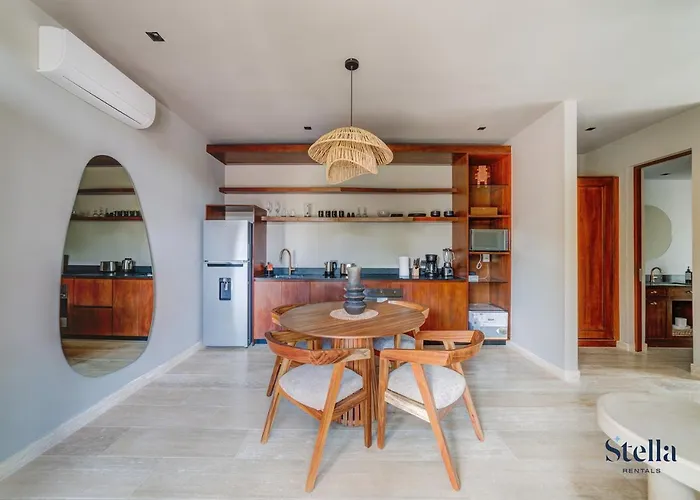 Luxurious Oasis Jacuzzi With Art Gallery And Pool *