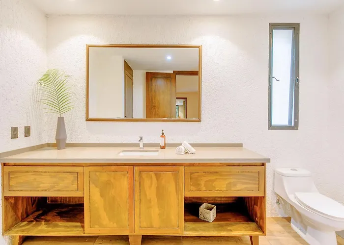 Luxurious Oasis Jacuzzi With Art Gallery And Pool