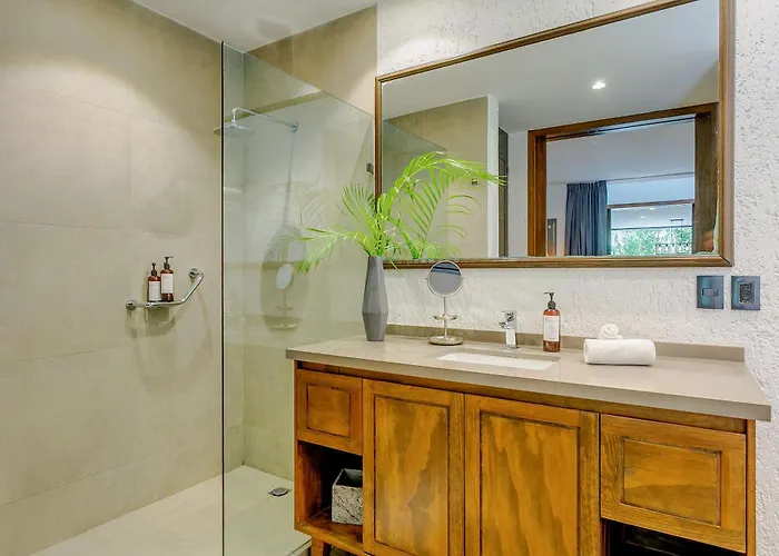 Luxurious Oasis Jacuzzi With Art Gallery And Pool Appartement